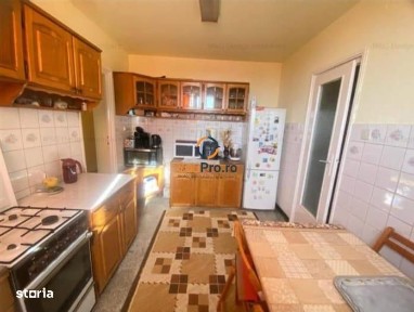 Decomandat 3 camere cu vedere pe 2 parti Complexul Studentesc