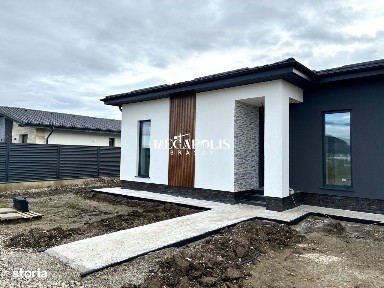 Casă / 4 camere / Sanpetru / Terasă