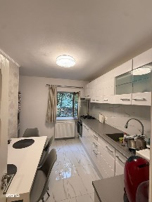 Apartament 3 camere, semidecomandat, et 3/4, Malu Rosu, 450 euro