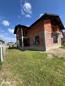 Vand Casa la rosu P+1