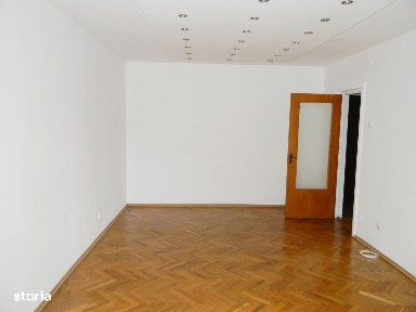 Apartament cu 3 camere, bucataria mobilata-utilata