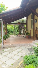 Inchiriez casa,in centru,centrala termica,pretabil birouri/locuinta!