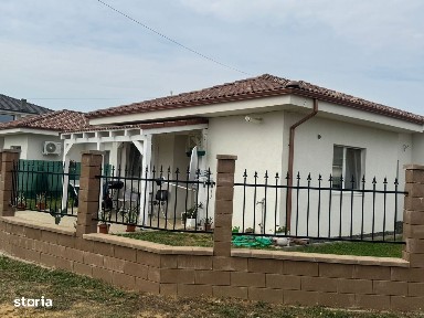 Casă înșiruită de inchiriat în Moșnița Nouă