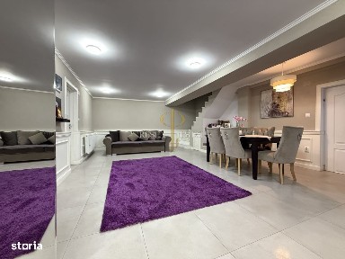 Casă spațioasă în Varias, împărțită în două unități cu acces separat