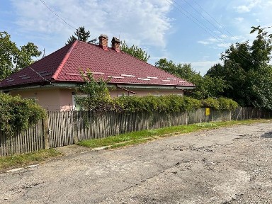 Vand casa cu teren 1500 m2 - toate utilitatile