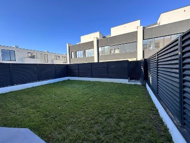 Vila de vanzare 5 camere, 4 bai, curte 85 mp zona Jollie Ville Pipera