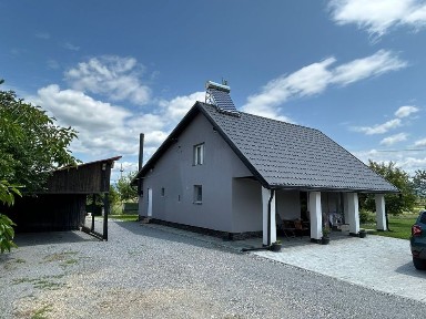 Vând casă cu teren