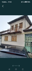 Vind casă s-au schimb cu apartament!
