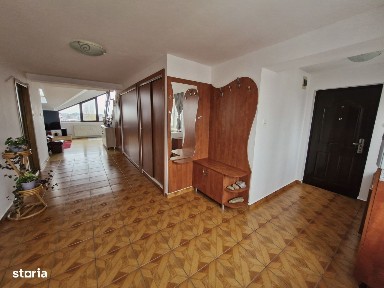 Vând apartament pe două nivele