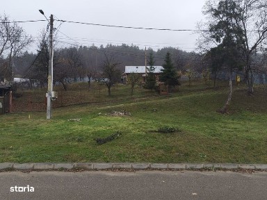 Vand teren 1500mp cu casa centru Targu Ocna