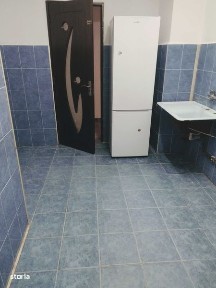 Proprietar vând apartament cu 3 camere,decomandat