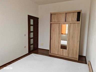 Proprietar inchiriez 3 camere bloc nou