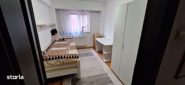 Apartament cu 3 camere de inchiriat