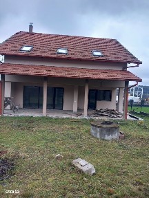 Casa S+P+M,cu garaj,cu pivniță, 6 cam,teren 520 mp,Corunca