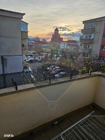 Apartament cu 3 camere de vânzare, str. Hortensiei