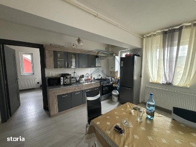 Apartament 3 camere Calea Moldovei 75mp