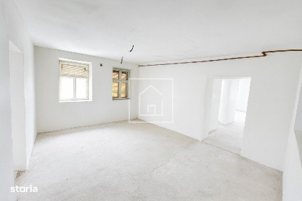 Apartament 4 camere 74 mp, curte si pivinta in Centrul Istoric SB