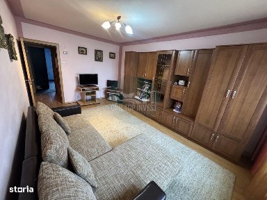 Apartament decomandat 2 camere balcon si pivnita zona Vasile Aaron