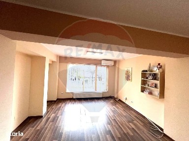 Apartament 3 camere de închiriat în zona CFR