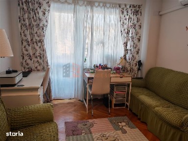 Apartament 3 camere cf 1 semidecomandat in zona Crang
