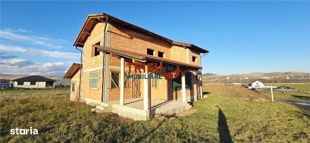 Casă la roșu cu garaj în Orizont