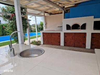 Vila de inchiriat, 4 camere, incalzire in pardosela, curte 800 m²