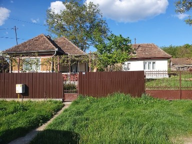 Vând casă în comuna Sânger