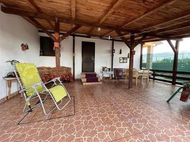 Vând casă Vânatori