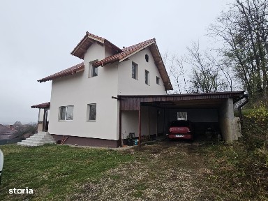 De vânzare Vilă P+1,Budeasa, teren 900 mp.,poziție frumoasă!
