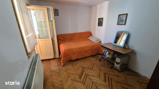 Apartament cu 2 camere de vânzare în Curtea de Argeș.