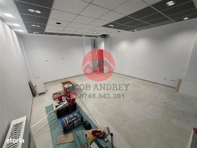 Spatiu de închiriat - Ultracentral, parter, vitrina mare, trafic inten