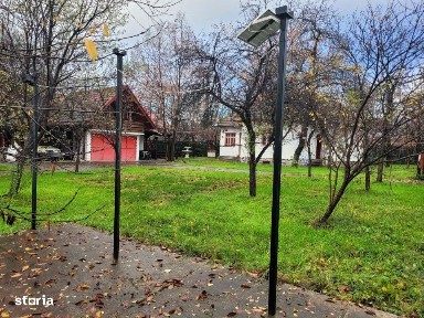 Casa traditionala, mobilata si utilata, in centrul satului Polovragi