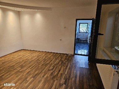 Casă de vânzare în Golești - locație excelentă lângă muzeu