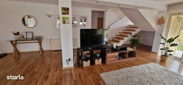 Inchiriez casa 250 mp,3 dormitoare,garaj,curte spatioasa
