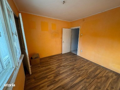 Apartament 3 camere - 67 mp, semidecomandat - Mic. 16, Str. Astro