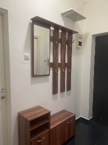 B dul Regele Mihai, etaj 1, nemobilat, semidecomandat,300 euro