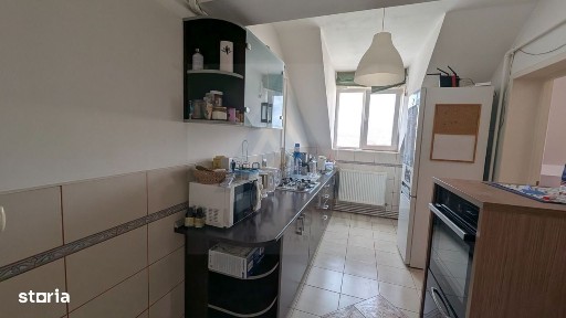 Apartament renovat tip mansarda pivnita si parcare privata in Strand