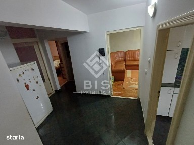 Apartament 3 camere, etaj 2/4 (închiriere maxim 6 luni)