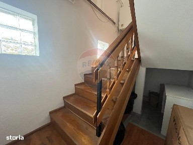 Casa cu 5 camere de vanzare in Priseaca