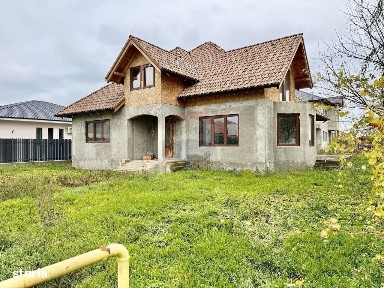 Casă / Vilă Caisului 90% gata