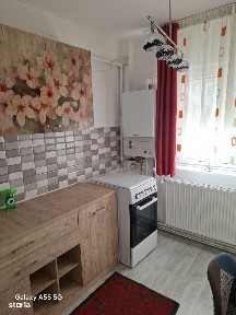 Apartament 4 camere decomandat, Craiter, suprafata 83 mp, 2 bai, beci.