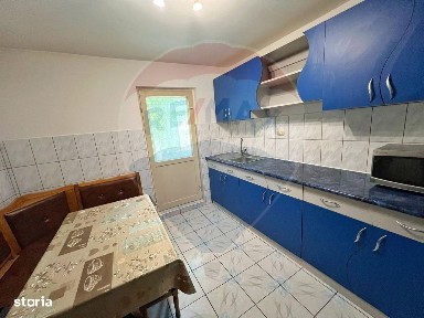Apartament cu 3 camere de închiriat