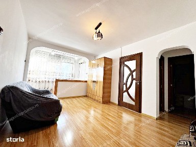 Apartament cu 3 camere, situat la etajul 3, în Ţiglina 2.