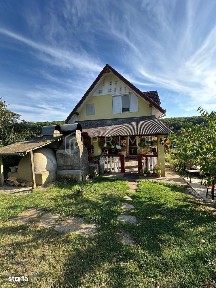 Casă spațioasă de vânzare - Corunca, zona Vatman