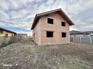 Casa individuala de 183 mp utili la rosu - Ianova