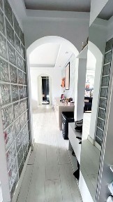 Apartament renovat și mobilat modern! Zona Vest.