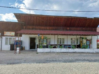 Casa, spatiu comercial, teren 3025 mp, sat Ciuperceni, pret atragator
