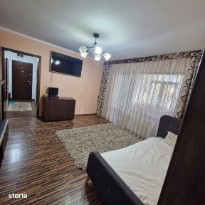 Inchiriez apartament 2 camere in Roman