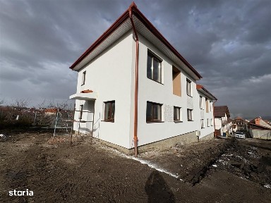 Casa de vanzare - 4 camere - 2 bai - teren 300 mp - Sura Mica