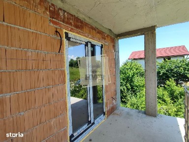 Casa cu 5 camere 3 bai balcon terasa si garaj interior in Cisnadie